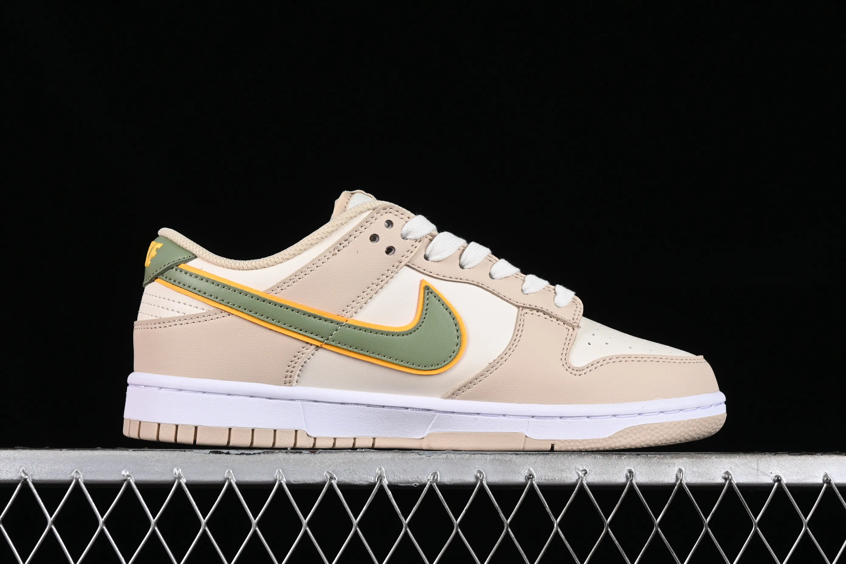 All categories Nk SB Dunk series Nk SB Dunk Low low-top sneakers K version Nk Dunk Low "Pale Ivory" dark and light ivory color matching SB low-top sports and leisure sneakers FQ6869-131